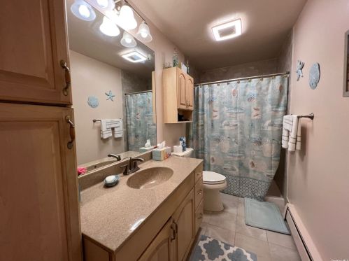 1040 Walnut Ave, Bohemia NY 11716-2176 exterior