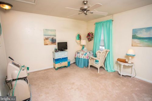 2066 Harbour Dr, Palmyra NJ 08065-1111 exterior