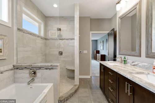 8697 Collin Way, South Saint Paul MN 55076-5330 exterior