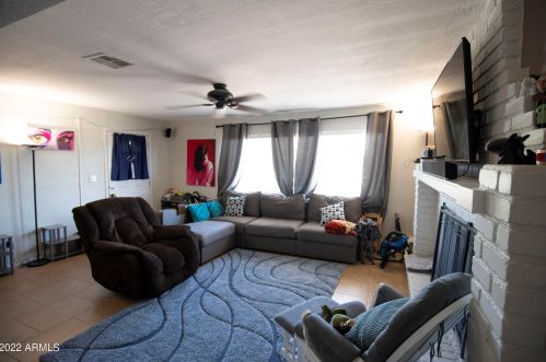 2240 Angela Dr, Phoenix AZ 85032-2351 exterior