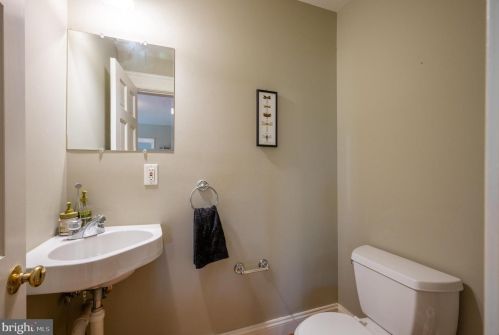 329 Clifford Ave, Alexandria VA 22305-2709 exterior