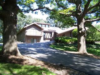 7707 Valley Hill Rd, Bull Valley, IL 60098-7873