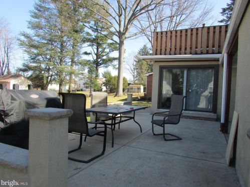 737 Byberry Rd, Philadelphia PA 19154-1842 exterior