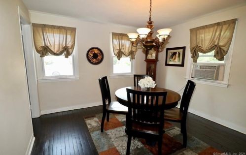 153 Bloomfield Ave, Windsor CT  06095-2819 exterior