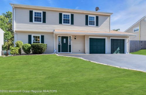 27 Dogwood Ln, Hazlet, NJ 07730-1445