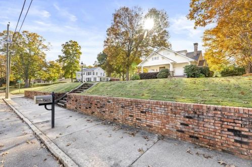 965 Grn St Cir, Gainesville GA 30501-2204 exterior