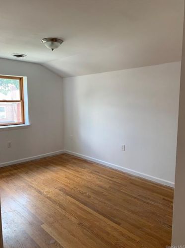 2418 Seymour Ave, Bronx NY 10469-3017 exterior