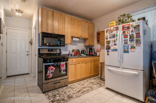 3004 Touhy Ave, Chicago IL 60645-2938 exterior