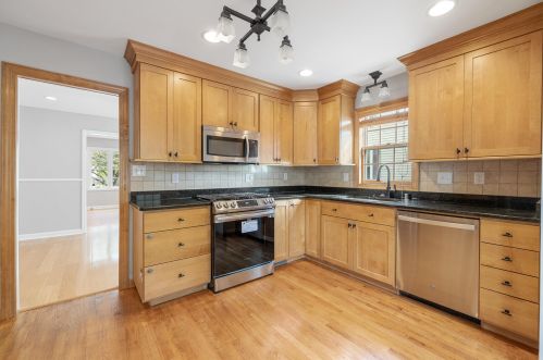 125 Montclaire Ave, Milwaukee WI 53217-4438 exterior