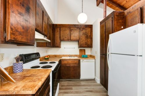 1314 Marina Cir, Davis CA 95616-2728 exterior