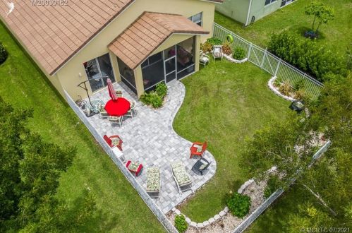 9780 Lindale Trace Blvd, Fort Pierce FL  34987-2411 exterior