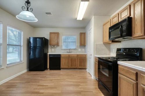 6905 Doyal Dr, Austin TX  78747-3900 exterior