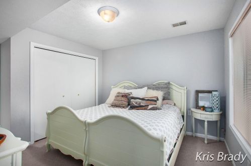 2214 Shetland Dr, Grand Rapids MI 49505-6390 exterior