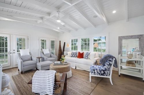 47 8th Ave, Naples, FL 34102-6837