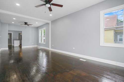 2048 70 Pl, Chicago IL 60637-4642 exterior