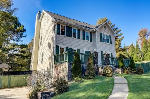 2701 Old Coach Rd, Duluth GA 30096-2771 exterior