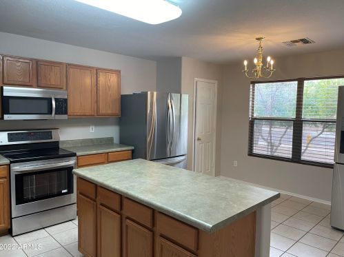 3142 Cavedale Dr, Phoenix AZ  85083-8636 exterior