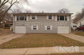 1102 Westwood Dr, Cedar Rapids IA  52405-2122 exterior