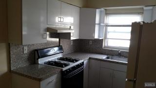 95 Hamilton Ave, Fairview NJ  07022-2095 exterior