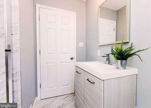 721 Pkwy Ave, Trenton NJ 08618-2729 exterior