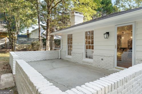 7330 Hunters Branch Dr, Atlanta GA  30328-1721 exterior