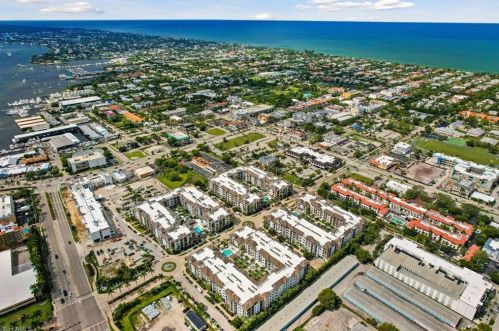 1135 3rd Ave, Naples FL 34102-5813 exterior