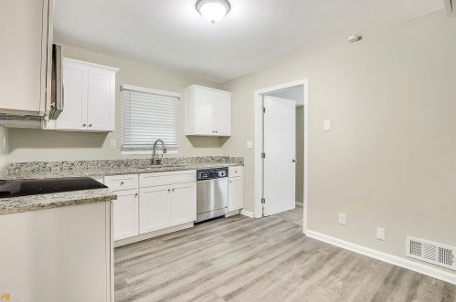 3527 Glenview Cir, Atlanta GA  30331-2411 exterior