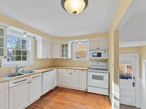 26 Whitford Ave, Providence RI 02908-3355 exterior