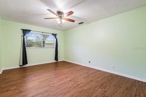 528 Crestover Dr, Tampa FL 33617-3852 exterior