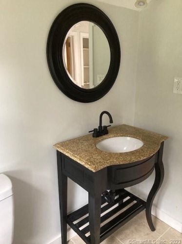 83 Burnham St, Hartford CT 06108-1005 exterior