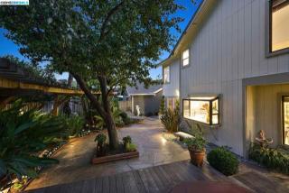 130 Cumberland Way, Alameda, CA 94502-6455