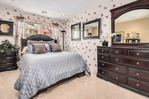 2 Hamlet Dr, Commack NY 11725-4437 exterior