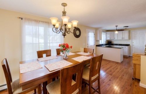 9 Quaker Rd, Worcester MA 01602-2298 exterior