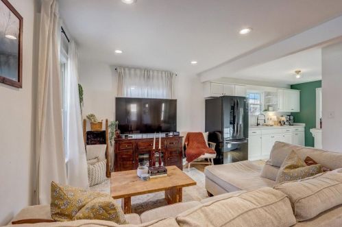 4237 Burrell St, Milwaukee WI  53207-5003 exterior