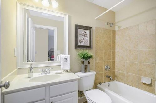 5239 Barrington Trce Dr, Atlanta GA 30331-9110 exterior