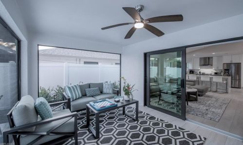 738 97 Ave, Naples FL 34108-2283 exterior