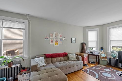 129 Sandringham Ave, Providence, RI 02908-2313