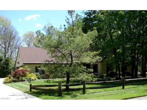 521 Fox Run Trl, Aurora, OH 44202-9328