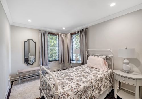 1469 Lilac Ln, Milwaukee WI  53217-2960 exterior