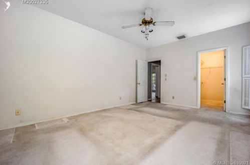 9101 Indian Riv Dr, Fort Pierce FL 34982-7824 exterior