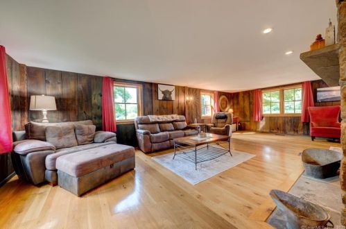 325 Hl Rd, Torrington CT 06790-5834 exterior