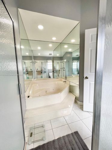 6155 Bay Is Dr, Boynton Beach FL exterior