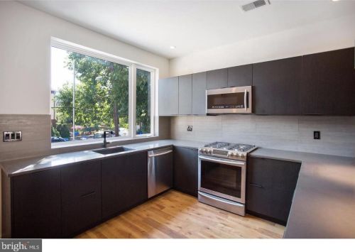 2106 Ellsworth St, Philadelphia PA 19146-2419 exterior