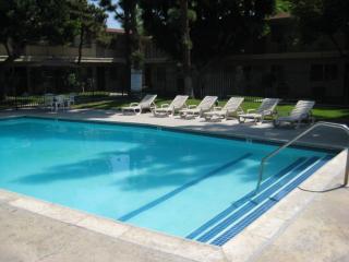 15660 Tustin Village Way, Tustin CA  92780-4907 exterior