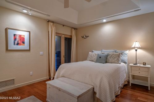 5300 Hacienda Del Sol Rd, Tucson AZ 85718-6054 exterior