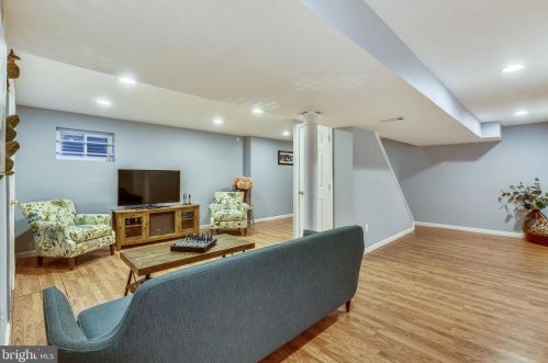 10 Grovepoint Ct, Rockville MD 20854-5505 exterior