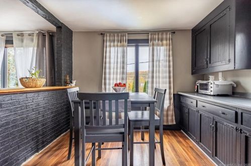 310 Roosevelt Dr, Seymour CT 06478-1738 exterior