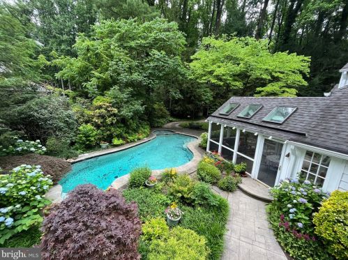 34 Long Dr, Trenton NJ 08648-2714 exterior