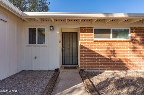 8217 Beverly St, Tucson AZ 85710-5931 exterior