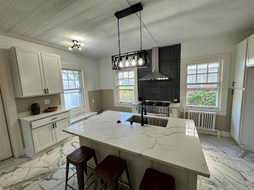 3225 Hackett Ave, Milwaukee WI 53211-3140 exterior